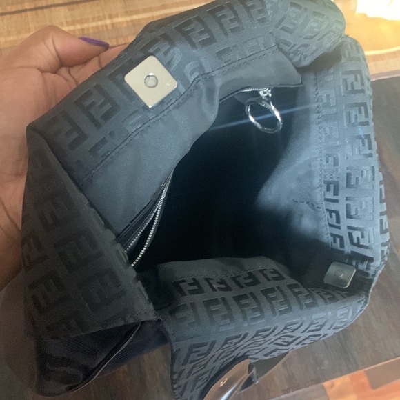 DESCRIPTION
FENDI Zucchino Hobo Black.This super-chic hobo is crafted canvas - Picture 1 of 6
